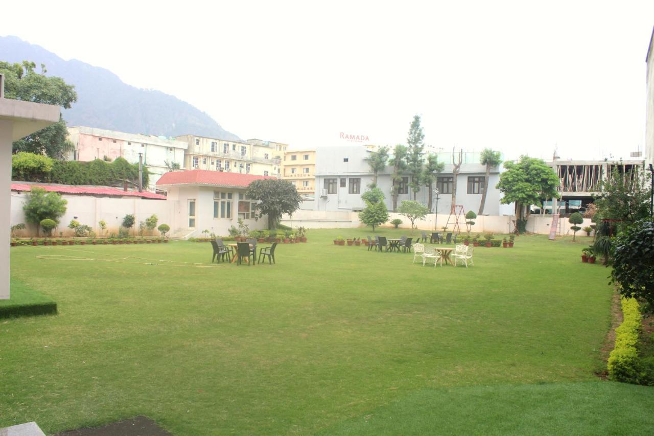 Cardinal Ambica Hotel Katra  Exterior photo